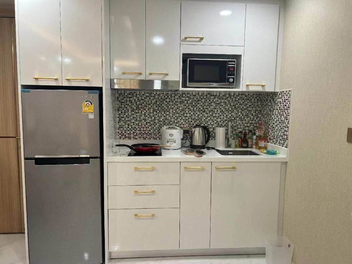 Romantic Beach Apartment芭堤雅水系高档酒店式公寓可做饭 Джомтьен Экстерьер фото