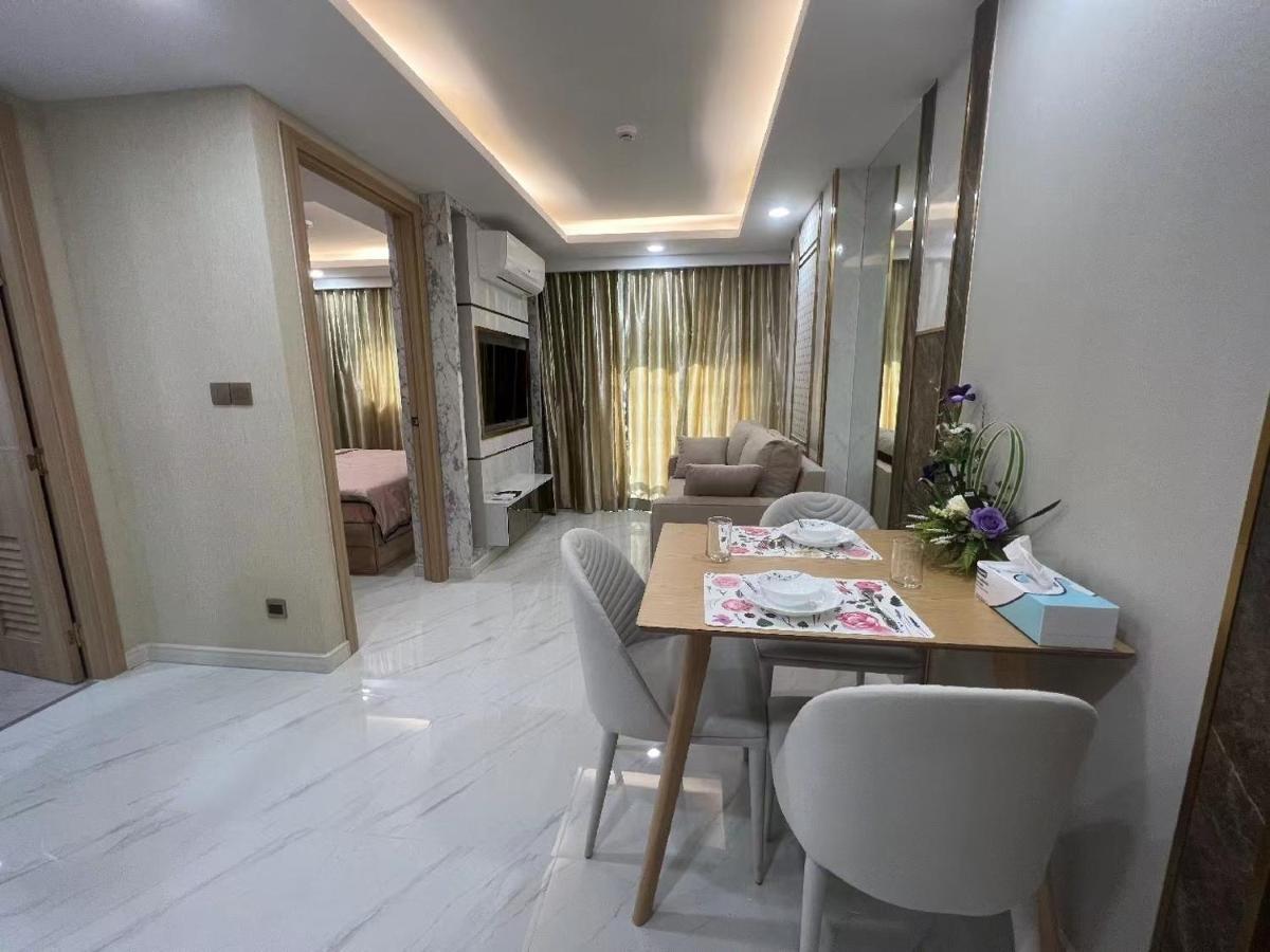 Romantic Beach Apartment芭堤雅水系高档酒店式公寓可做饭 Джомтьен Экстерьер фото